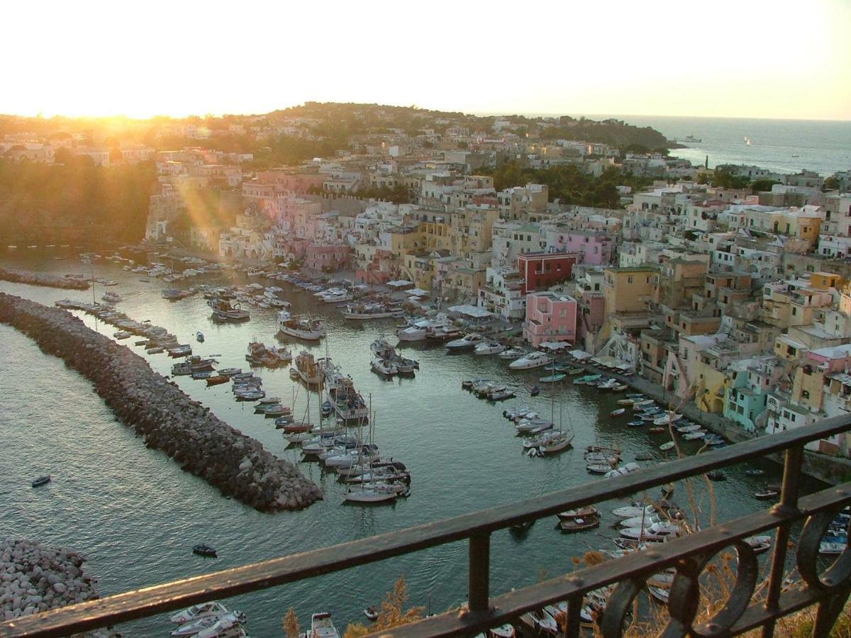 Vila Casa Geltrude Al Porto Procida Exteriér fotografie