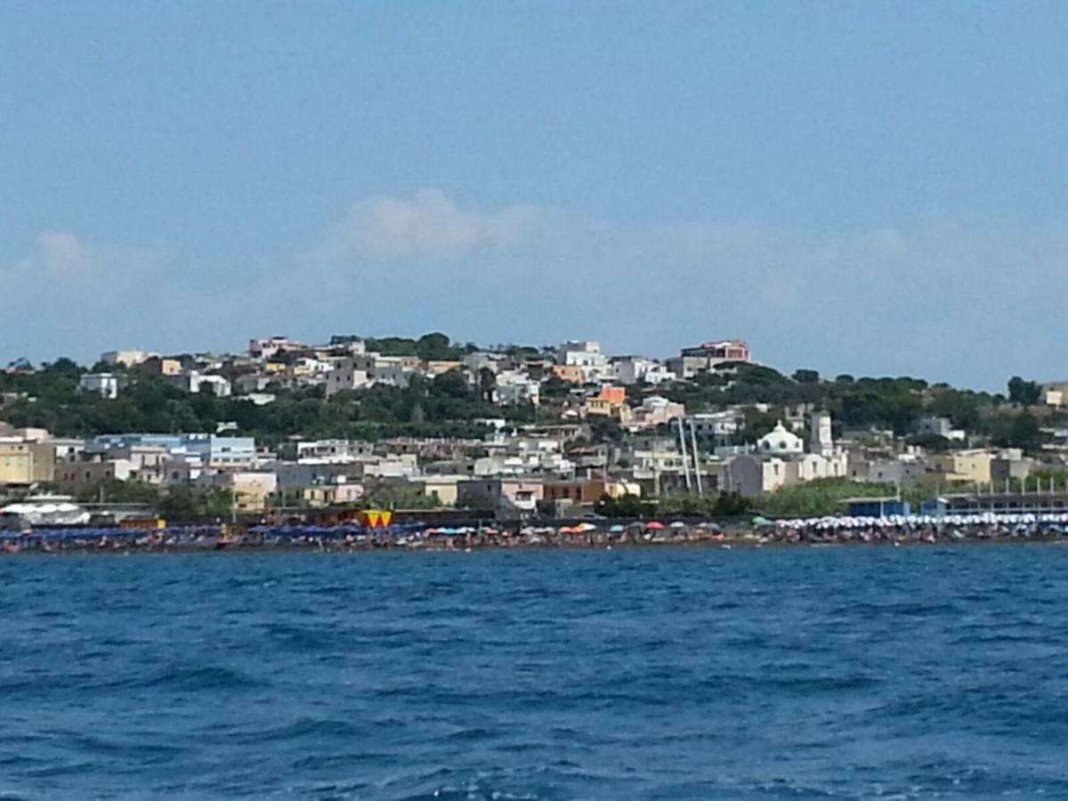Vila Casa Geltrude Al Porto Procida Exteriér fotografie