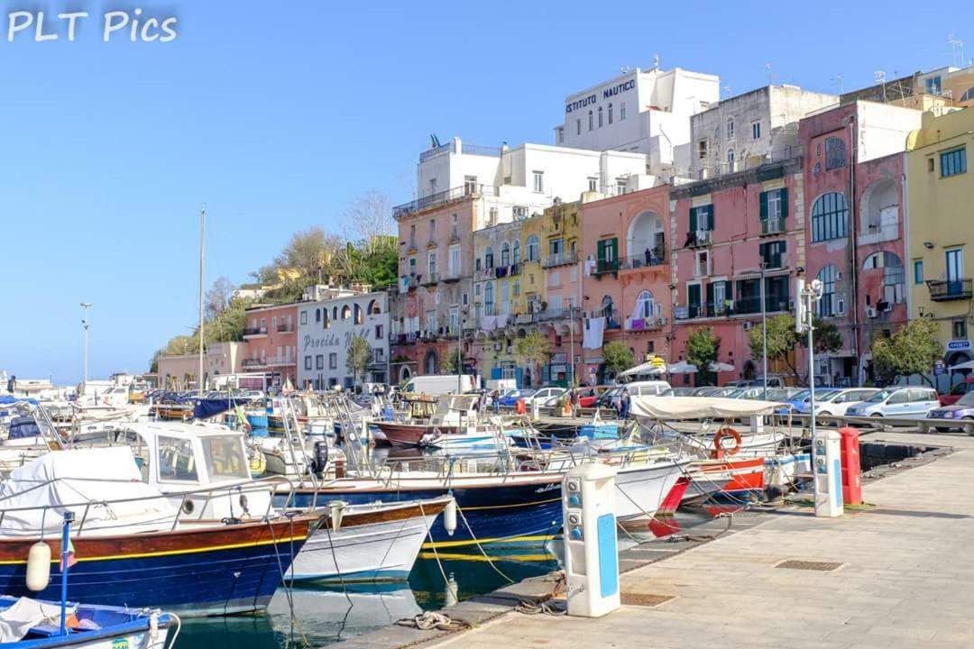 Vila Casa Geltrude Al Porto Procida Exteriér fotografie