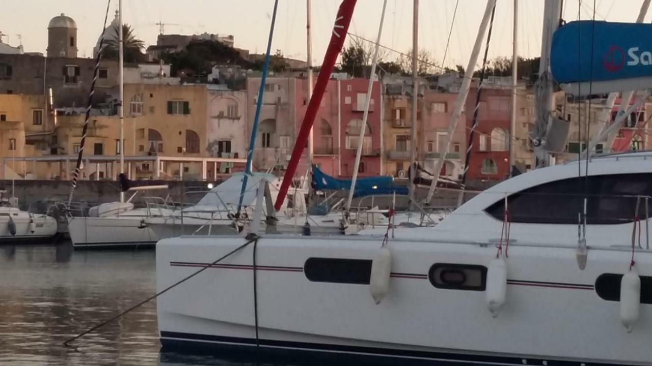 Vila Casa Geltrude Al Porto Procida Exteriér fotografie